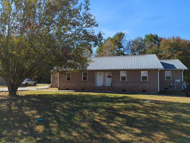 Building Photo - 115 Summerfield Rd