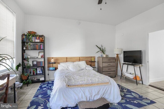 Building Photo - 2010 E York St