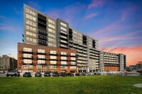 Building Photo - 106 W Seeboth St
