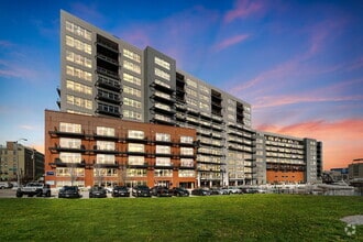 Building Photo - 106 W Seeboth St