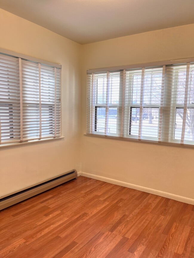 Building Photo - 1322 Lake Ave