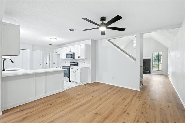 Building Photo - 712 Greenleaf Dr