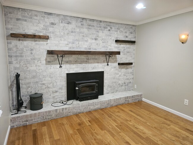 Main House Living Room - 5311 Adrian Rd