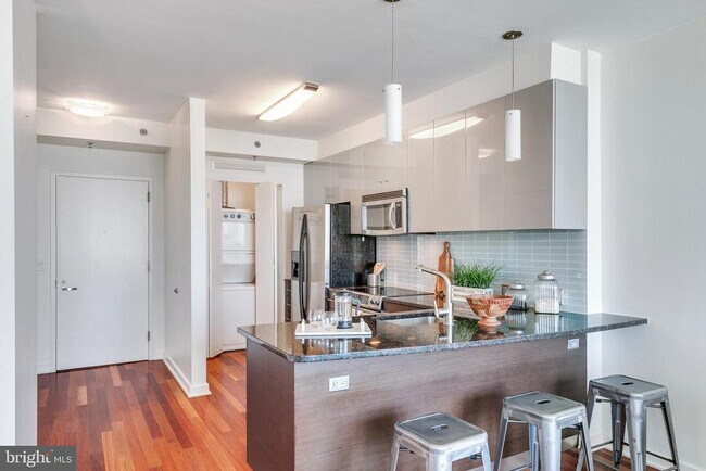 Building Photo - 2101 Market St