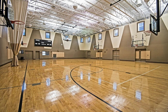 Building Photo - 2424 Grand Central Pky