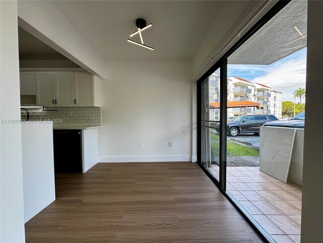 Building Photo - 5900 SW 127th Ave