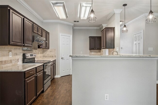 Building Photo - 2305 Orchid Dr