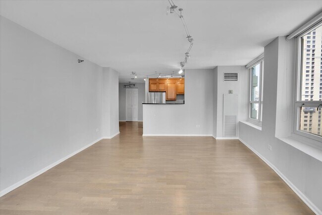 Building Photo - 345 N La Salle Dr