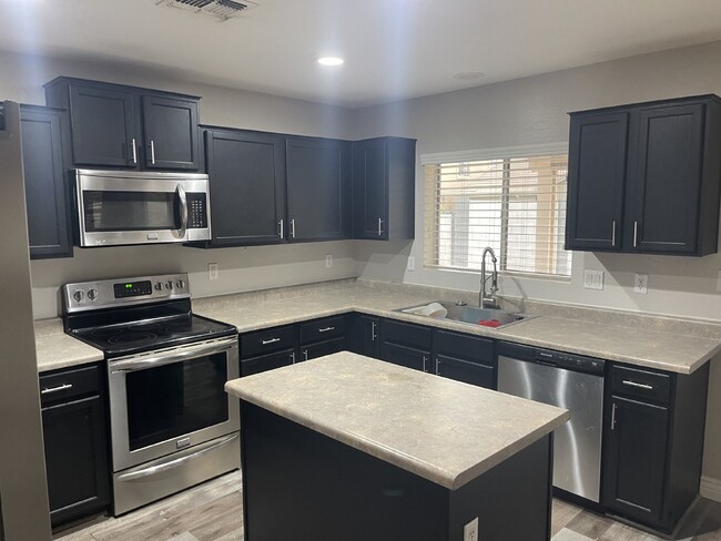 Building Photo - 11593 W Palo Verde Ave