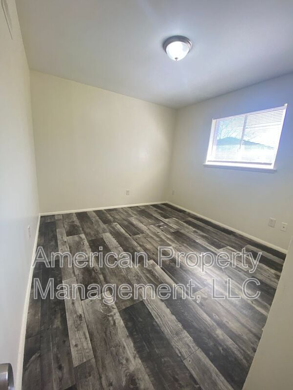 Building Photo - 1598 S 67th E Ave