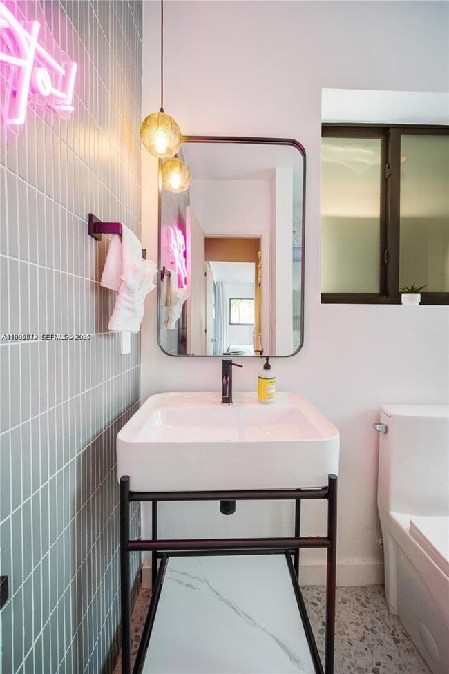 Building Photo - 13654 NE 20th Pl