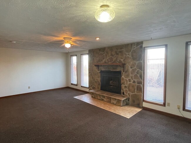 Building Photo - 5 Bedrooms, 2 Bath  House with Attached Garage