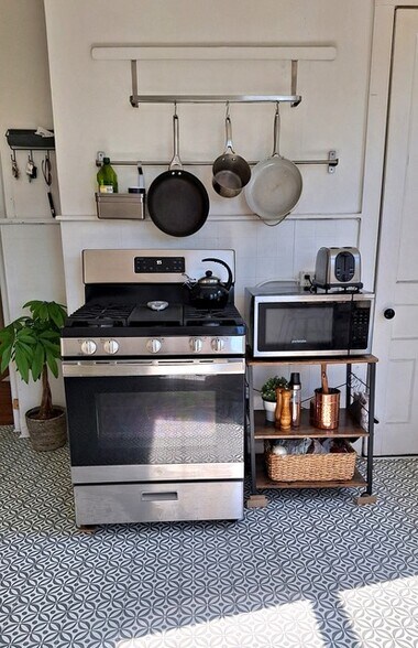 Kitchen - 142 Edwards St