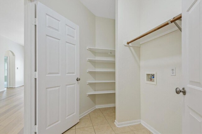 Building Photo - 10222 Squirehill Ct