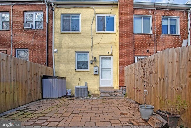 Building Photo - 3605 Edison St