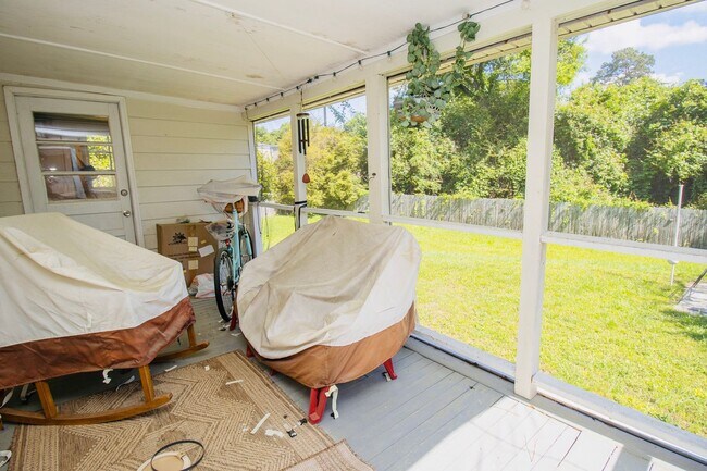 Building Photo - Adorable 3BR Rosewood Rental with Dreamy Porch & Fenced Yard!