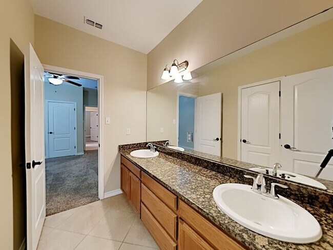 Building Photo - No Application Fee* $500 off first months ...