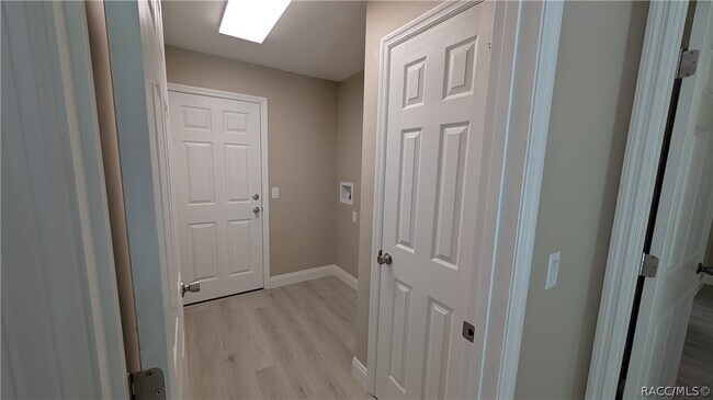 Building Photo - 7708 N Paris Dr