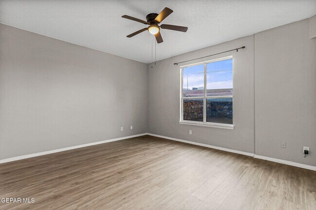 Building Photo - 10737 Pleasant Sand Dr
