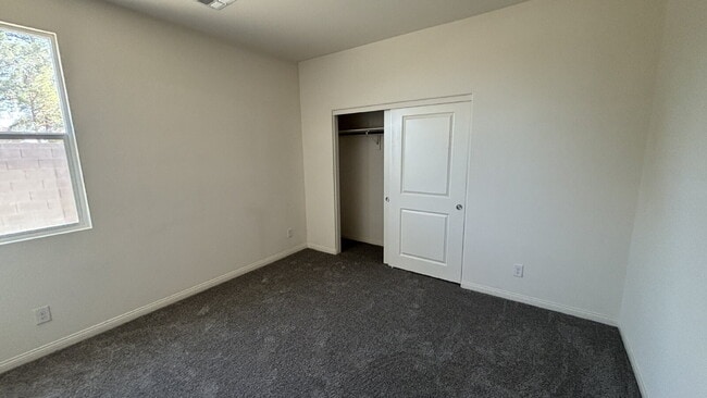 Building Photo - One Story 6-bedroom Home with Attached Casita