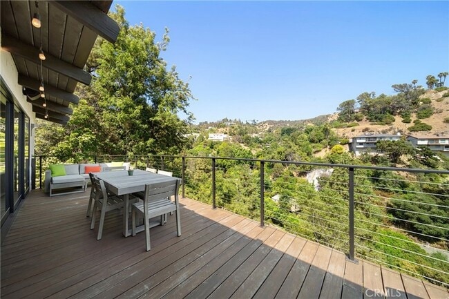 Building Photo - 2522 Zorada Dr