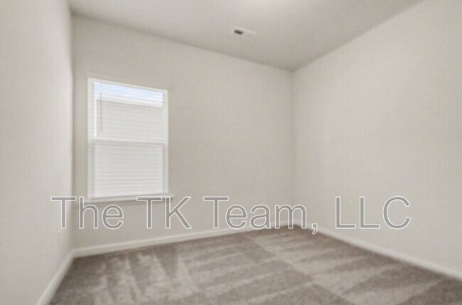 Building Photo - 1715 Troon Dr