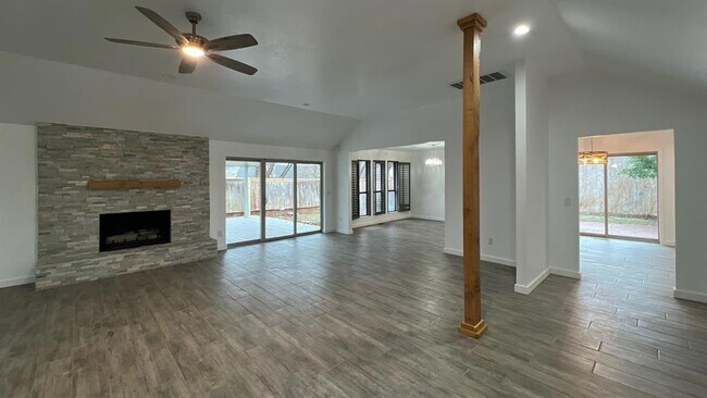 Building Photo - 12510 Maple Ridge Rd