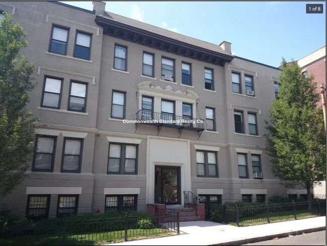 Building Photo - 4 Park Vale Ave