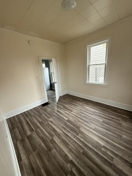 Building Photo - 1119 Saint Vincent St