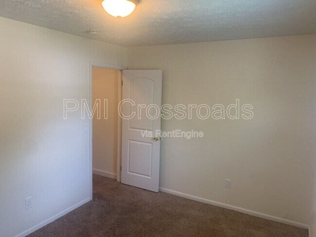 Building Photo - 3088 Howey Rd