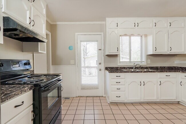 Building Photo - 224 Tanglewood Cir NE