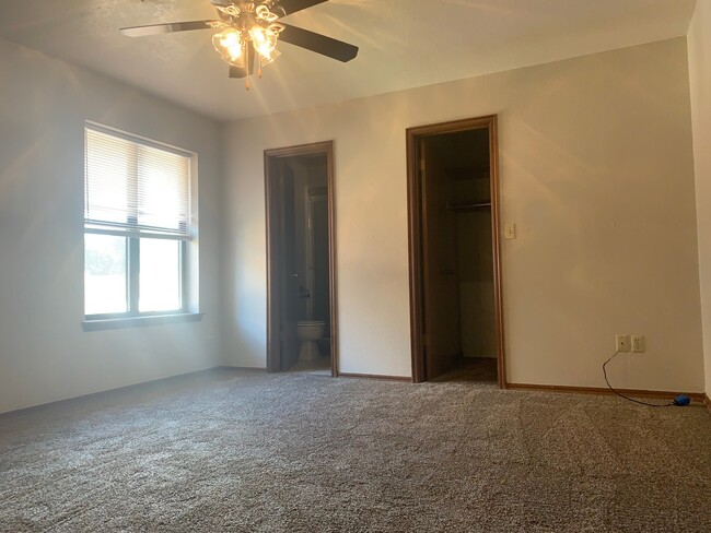 Building Photo - Westside Duplex for Lease near Sooner Mall!!!