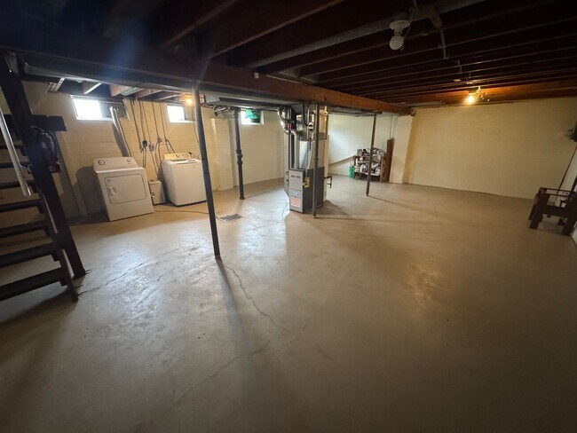 Building Photo - Oregon St 1153-1155