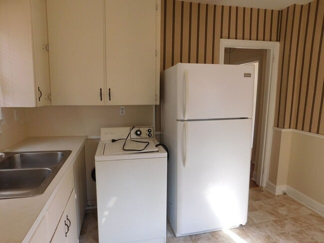 Building Photo - 815 Haywood Pl