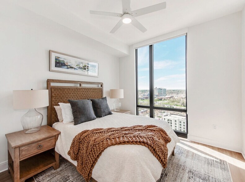 Building Photo - 14020 Stream Wy