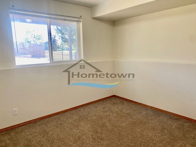 Building Photo - Beautiful 4 Bed 2 Bath Home on Corner Lot ...