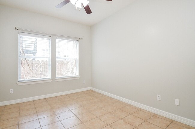 Building Photo - 1148 W 25th St