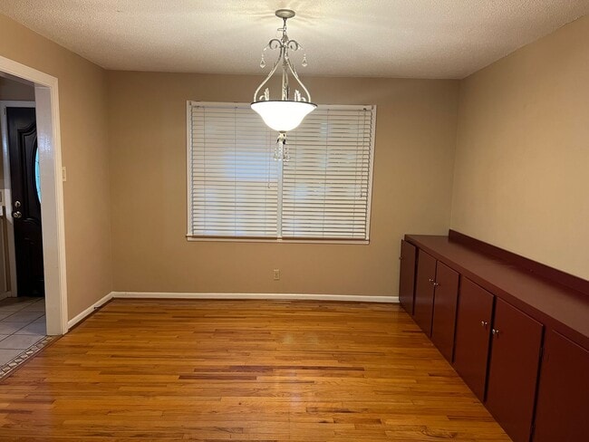 Building Photo - 110 Laurel Cir