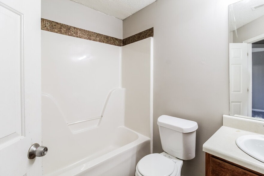 Building Photo - 248 Kings Cove