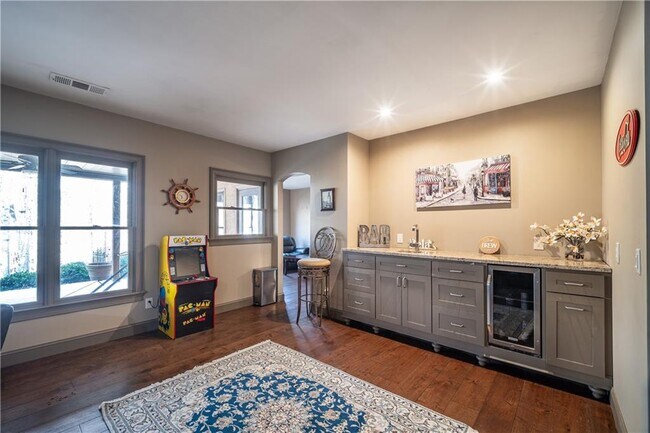 Building Photo - 5041 Towne Lake Hill N