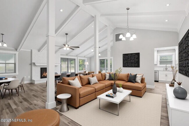 Building Photo - 5609 Hyde Park Cir