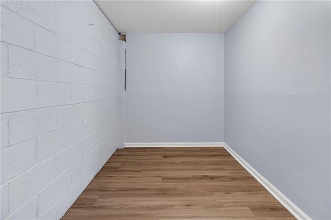 Building Photo - 2496 Shiloh Dr