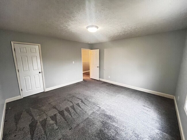 Building Photo - Beautiful 4 Bedroom and 2.5 Bath Home