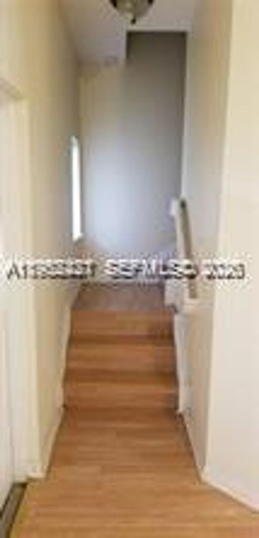 Building Photo - 3926 SW 52nd Ave