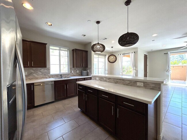 Building Photo - AVAILABLE NOW!! GORGEOUS 2 Bed 2.5 Bath Condo in La Quinta!