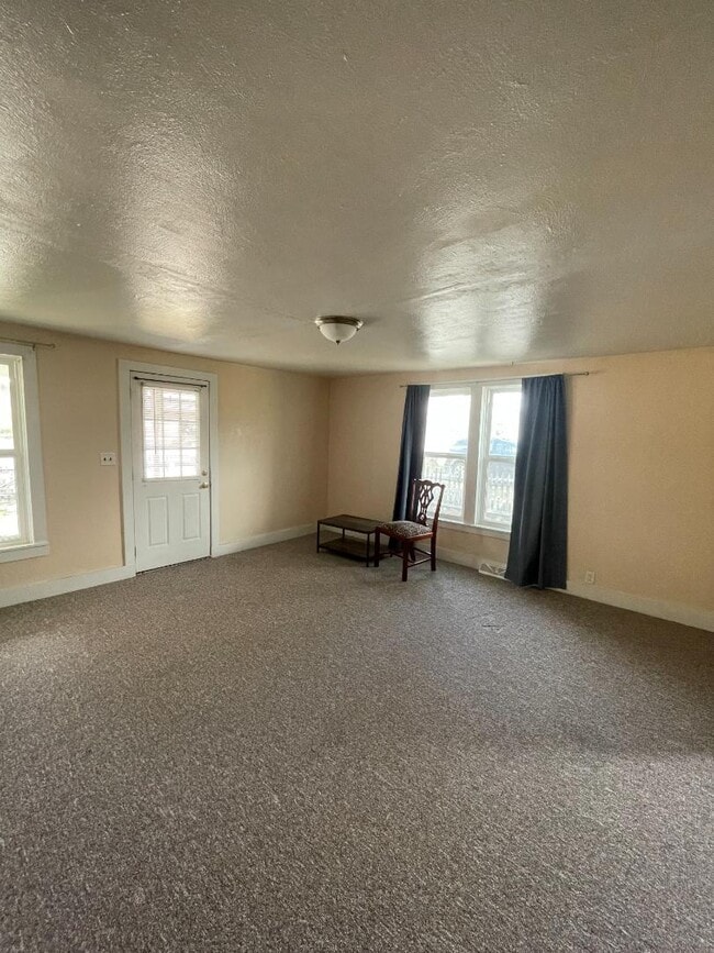 Building Photo - 211 W Elm Ave