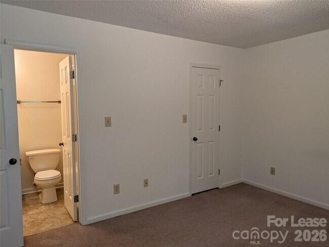 Building Photo - 113 Birdie Ct
