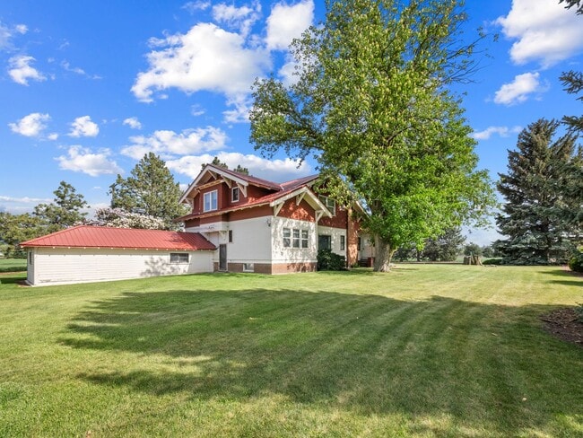 Building Photo - Beautiful craftsman style farmhouse outside Island City with inspiring views of the Grande Ronde ...