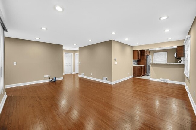 Building Photo - 303 N Harvey St