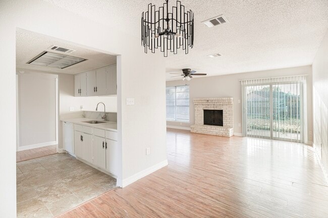 Building Photo - 2135 Whiteback Dr